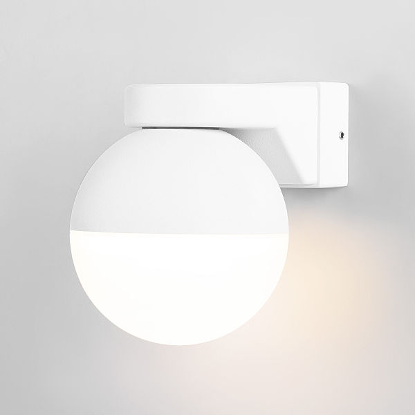 Уличный настенный светильник Elektrostandard MOON белый (MRL 1028)